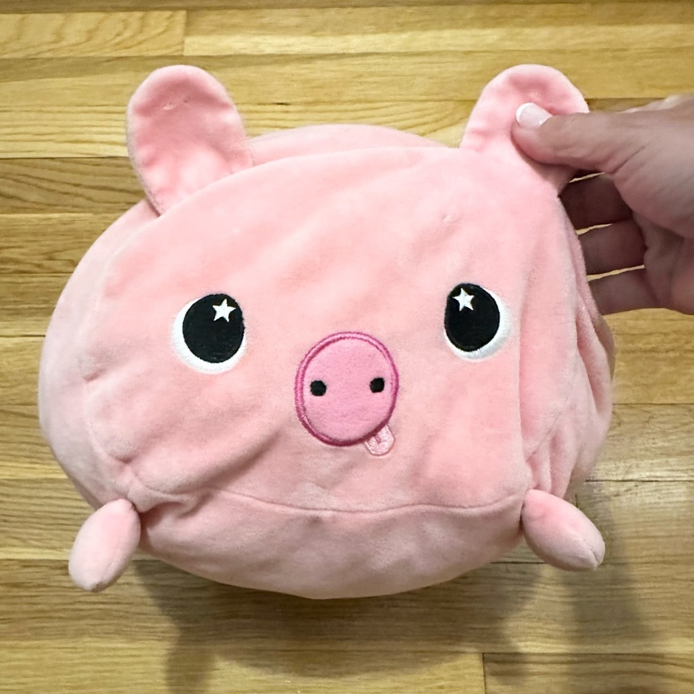 PINKY THE PIG PLUSHIE - Picture 6 of 7